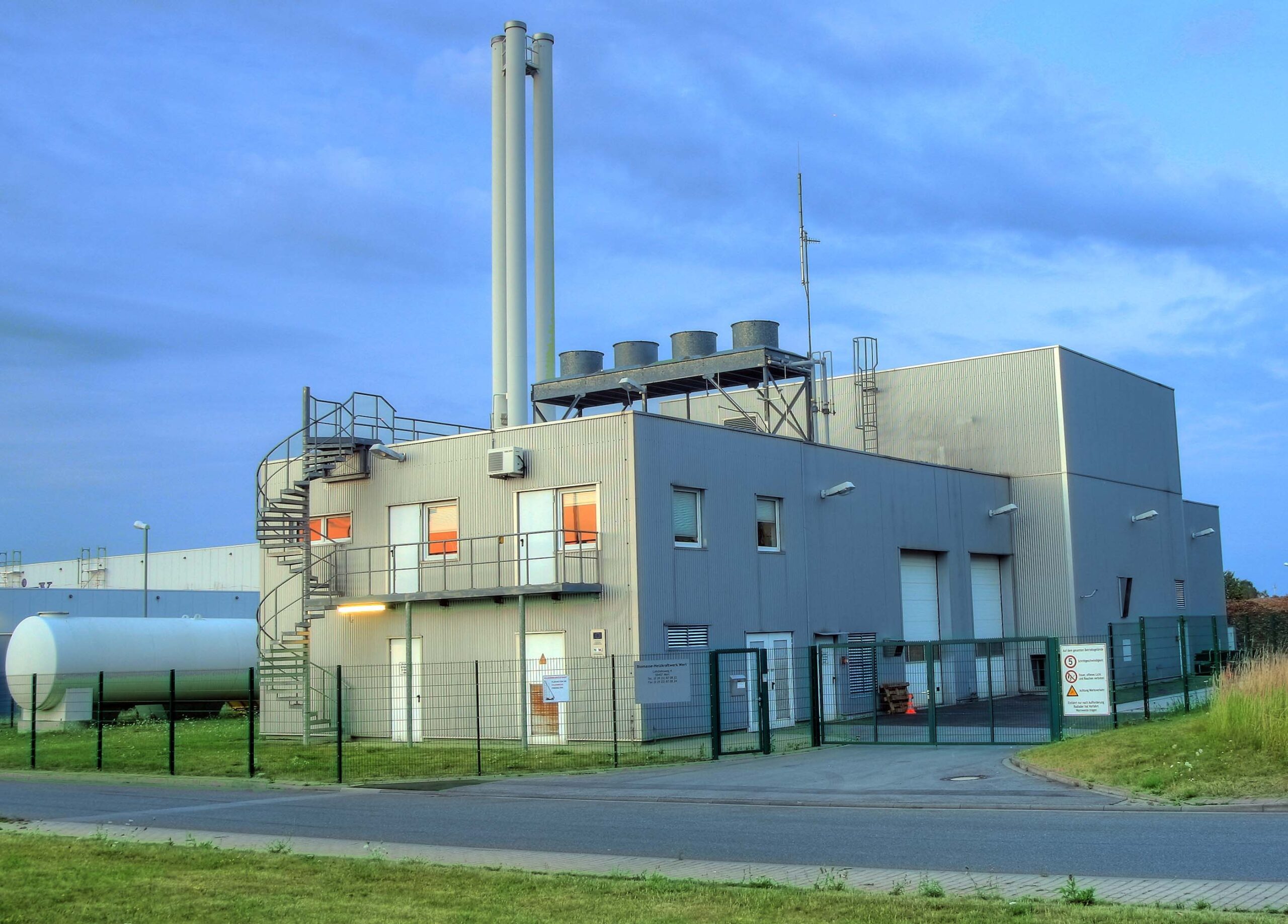 Intelligent security alerts for remote buildings